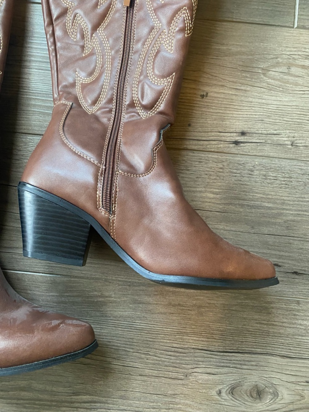Women's Brown Western Knee-High Boots with Embroidered Shaft - Picture 4 of 4
